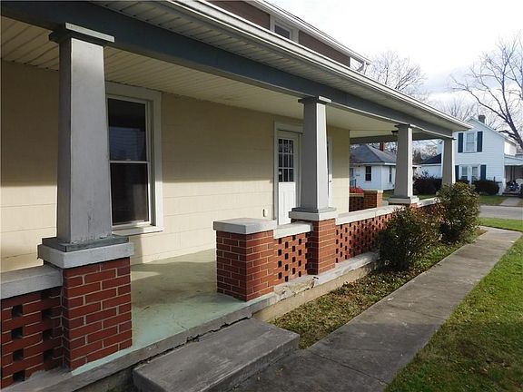 4th image of 220 Sara St
