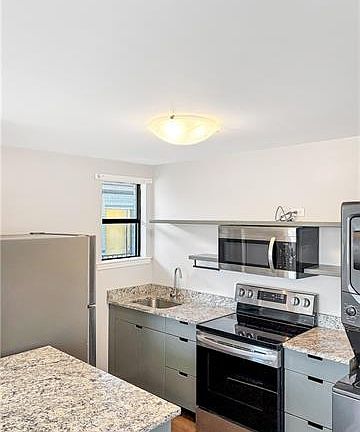 4th image of 2853 Baronne St #2A