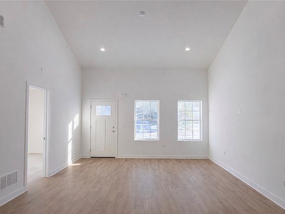 4th image of 103 Blue Bird Ln #218