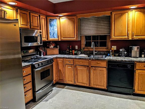 5th image of 32112 Willow Cir