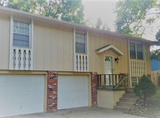 1817 SW Speas Dr, Blue Springs, MO 64014