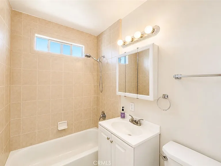 1372 W 36th St #4 — Photo 13