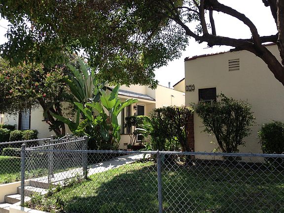 5th image of 417 E Elmwood Ave APT D