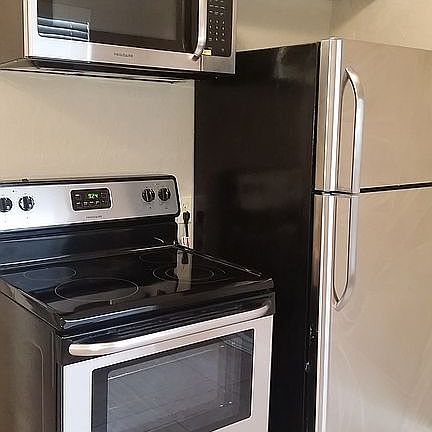 3rd image of 1513 NW Andrews Ave