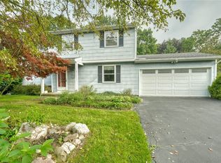 100 Rodney Ln, Rochester, NY 14625