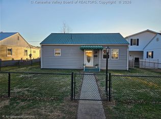909 Dupont Ave, Nitro, WV 25143