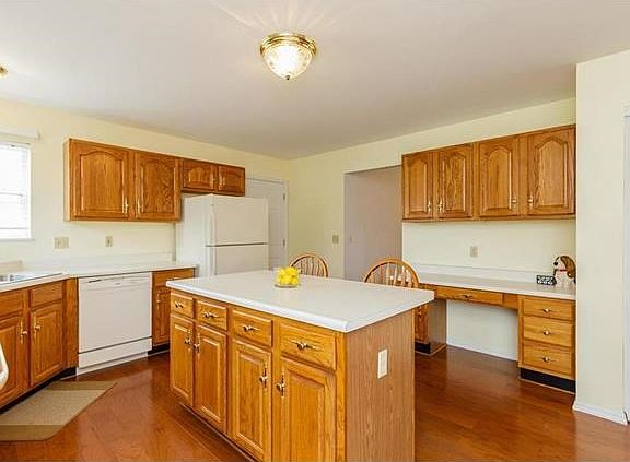 Kitchen with Center Island