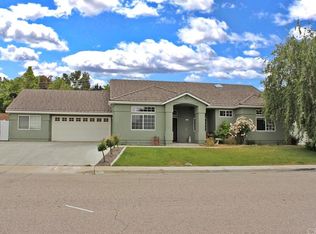 910 Sleepy Hollow Rd, Paso Robles, CA 93446