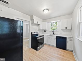 725 Irvington Pl, Chester, PA 19013