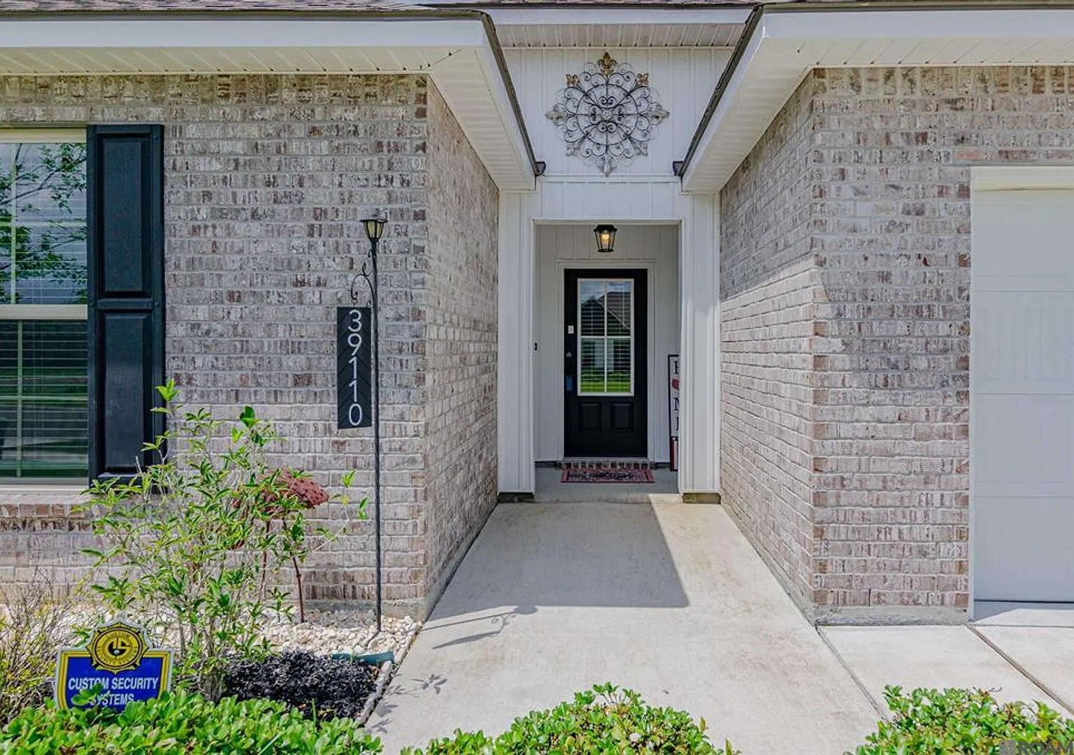 Modern 3 Bedroom Home with Private Backyard Views in Forestwood — Photo 2