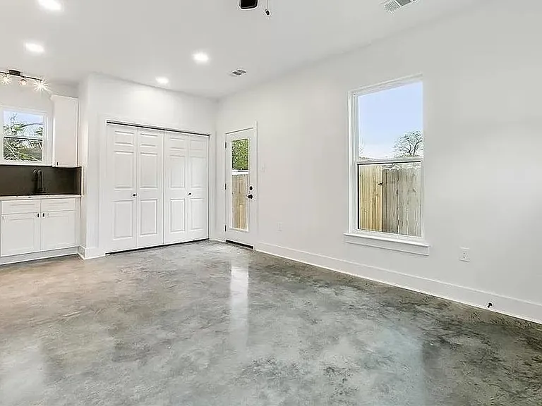 310 Riess Pl — Photo 4