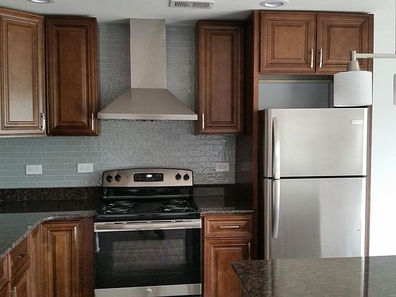 4th image of 285 E Ct Of Shorewood