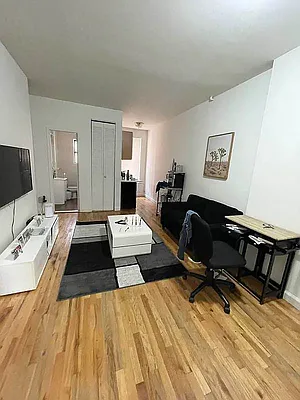 Rented by Jonis Realty | media 1