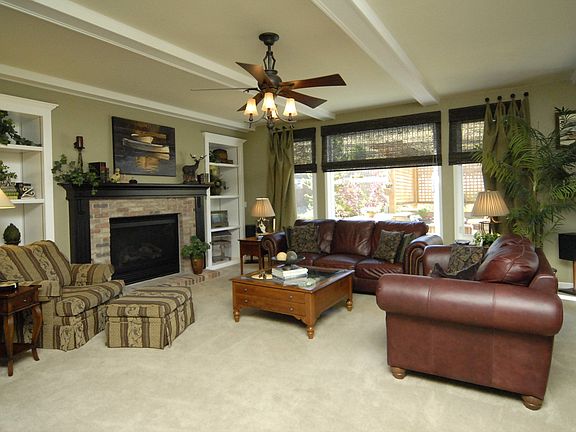 Family Room - Beam Ceiling/Window View