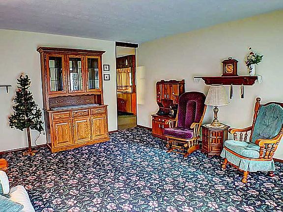 3rd image of 820 Skylark Dr
