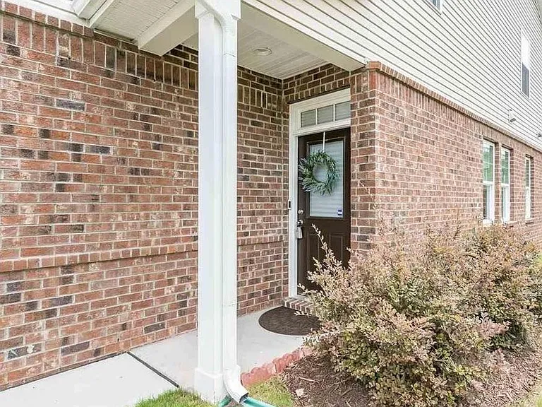 1444 Glenwater Dr — Photo 2