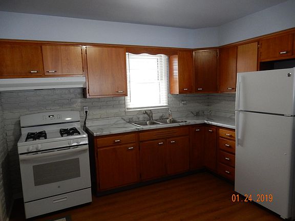 2nd image of 634 W La Claire Ln