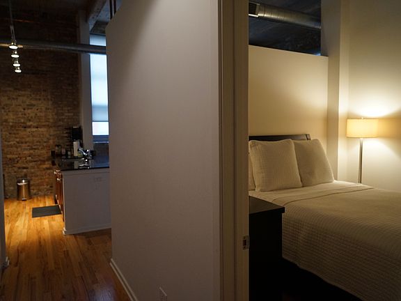 5th image of 1735 N Paulina St APT 321