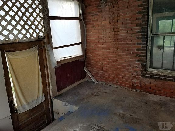 3rd image of 205 N 2nd St
