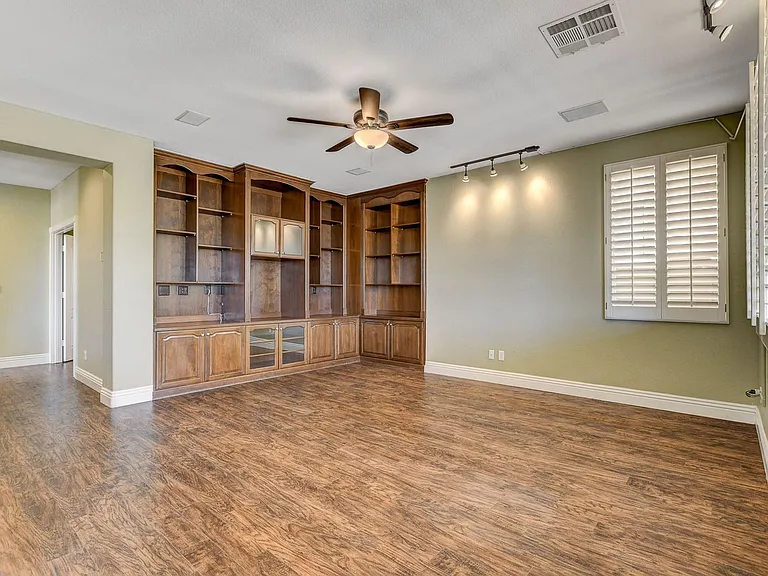 408 Silver Prairie Ct — Photo 16