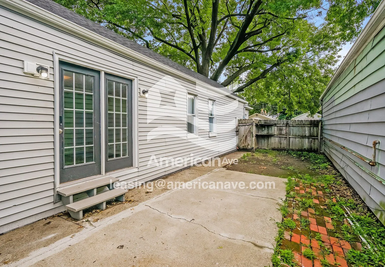 3 bed, 1.0 bath, 1094 sqft, $1,309 — Photo 3