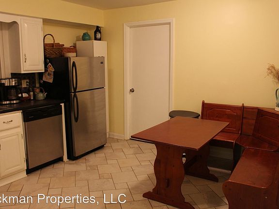 4th image of 213 Richmond Ave