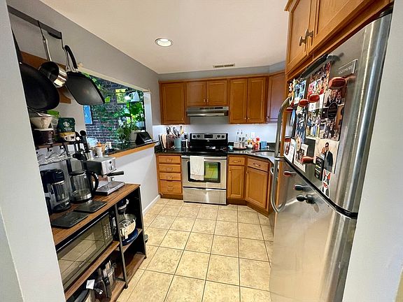 5th image of 315 Rantoul St APT 406