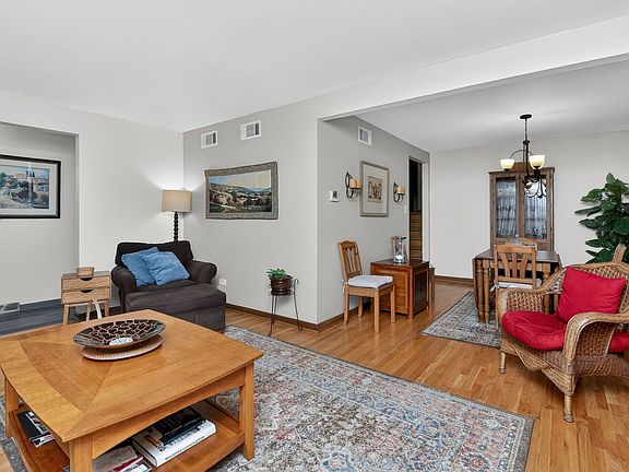 5th image of 4422 Blanchan Ave