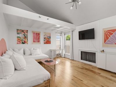 1000 W 26th St APT 208, Austin, TX, 78705