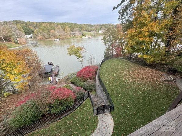 649 46th Avenue Dr NE, Hickory, NC 28601