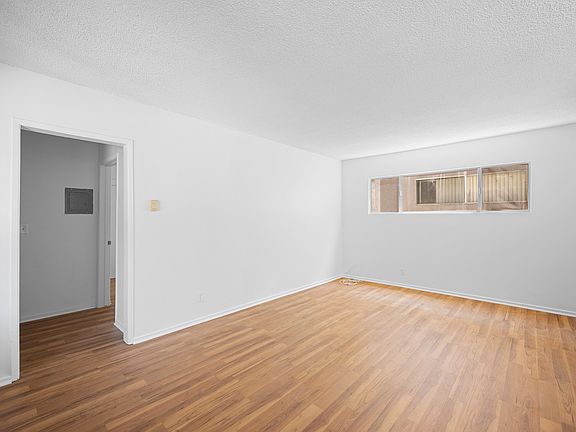 4th image of 17931 Devonshire St APT 11