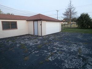 3rd image of 9517 Nerbonne Ave
