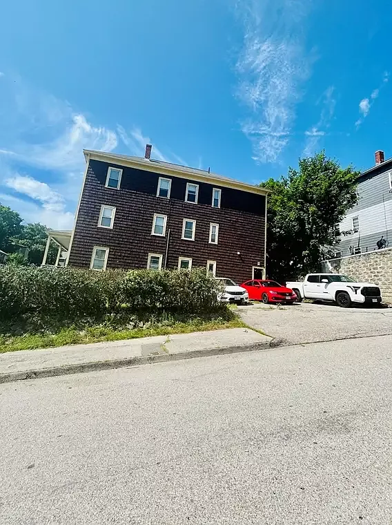3 bed, 1100 sqft, $2,000 — Photo 2