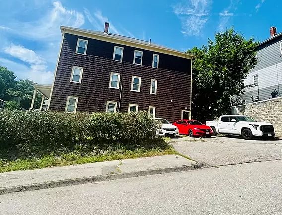 2nd image of 211 Vernon St #3