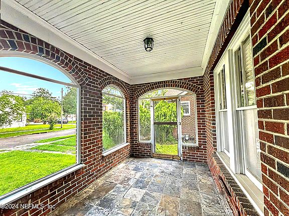 3rd image of 4557 RAMONA Boulevard