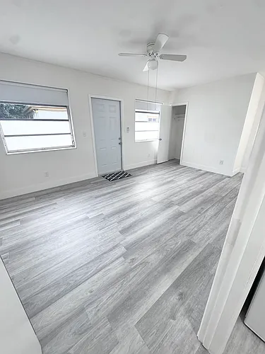 1030 Superior St #2 Photo 1