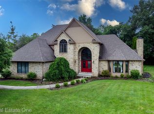 11514 Kings Knight Cir, Grand Blanc, MI 48439