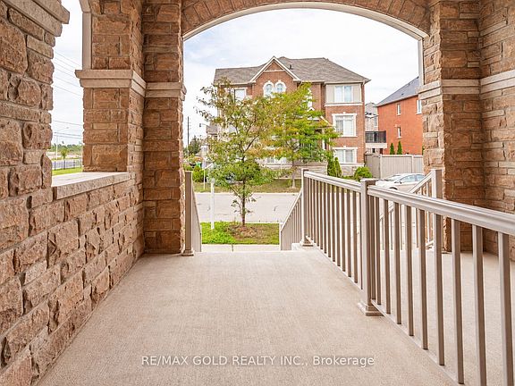 5th image of 32 Rockman Cres