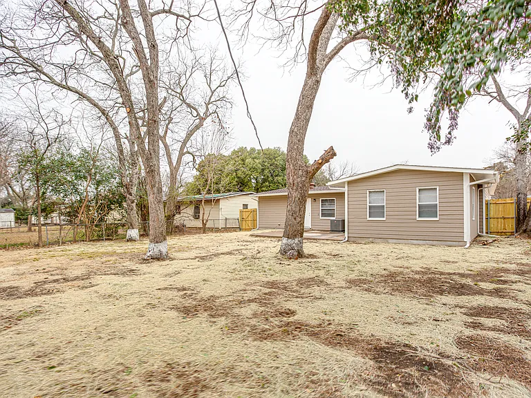 2518 Winthrop Dr — Photo 21