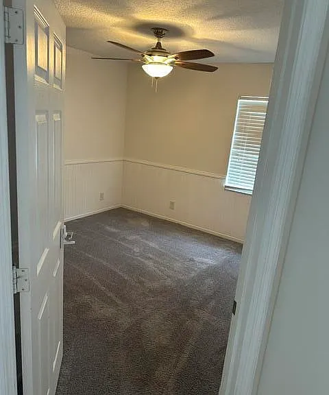 1042 NW 6th Ave — Photo 3