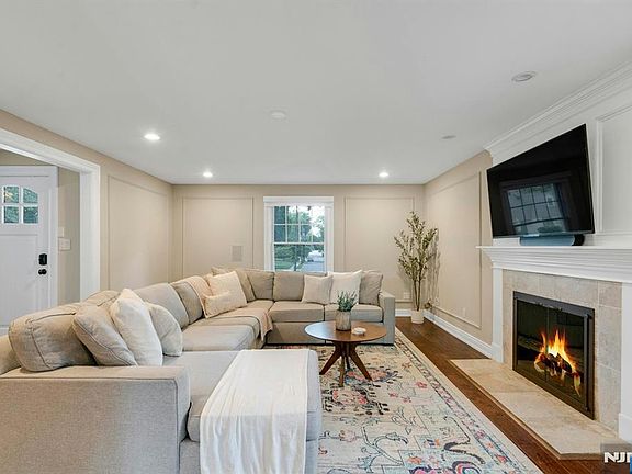 2nd image of 601 Ackerman Ave
