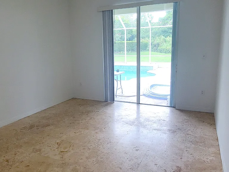 420 SE 23rd Ln — Photo 31