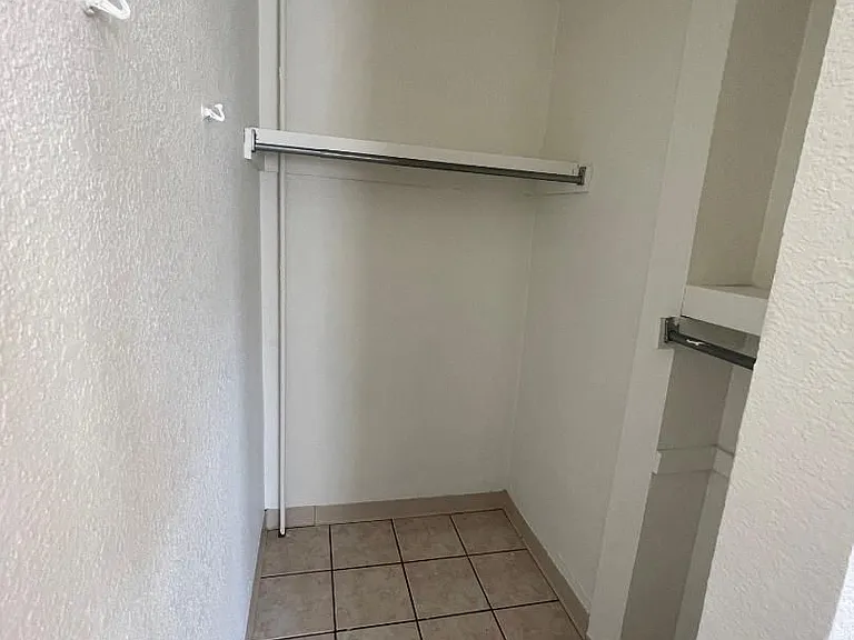 430 E Symmes St — Photo 9