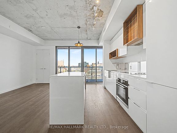 4th image of 383 Sorauren Ave #609