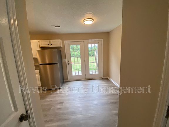 4th image of 416 Clifton Ter #A