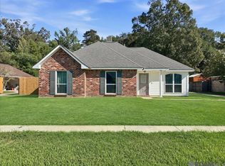 8077 Carlton Roberts Blvd, Denham Springs, LA 70726