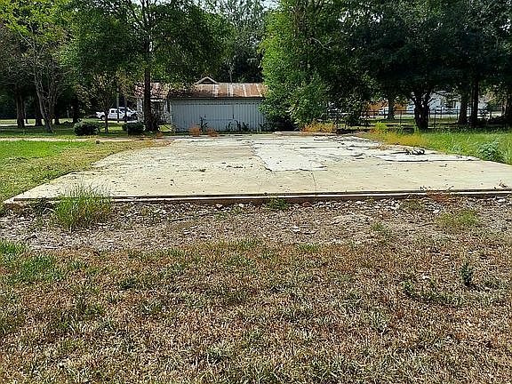 3rd image of 308 N Fontenot St