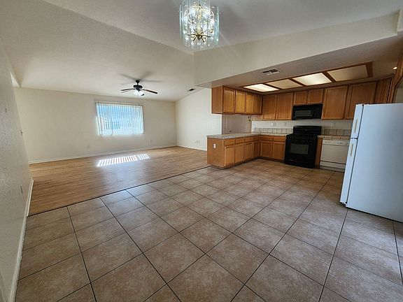 4th image of 6396 Athol Ave