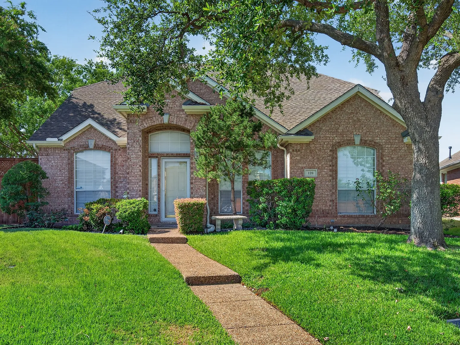 3 bed, 2.5 bath, 2324 sqft, $3,000 — Photo 1