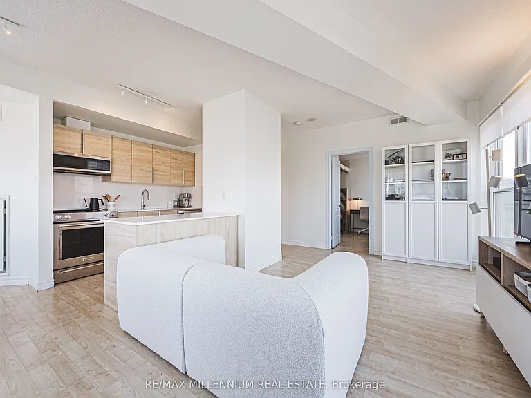 135 James St S #1401 — Photo 10